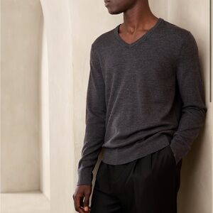 NWOT - Banana Republic Men’s V-Neck Extra Fine Merino Sweater